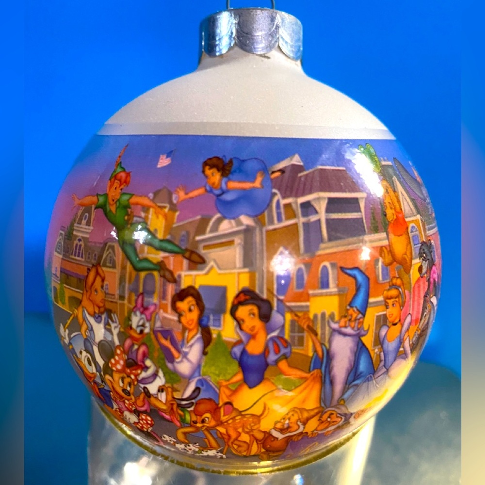 WALT DISNEY WORLD 25 YEARS REMEMBER THE MAGIC HOLIDAY CHRISTMAS ORNAMENT